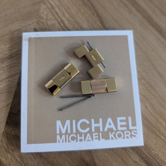 Michael Kors watch. Gold/Rose Gold - Picture 6 of 6